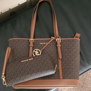 Michael kors purse and wallet set
